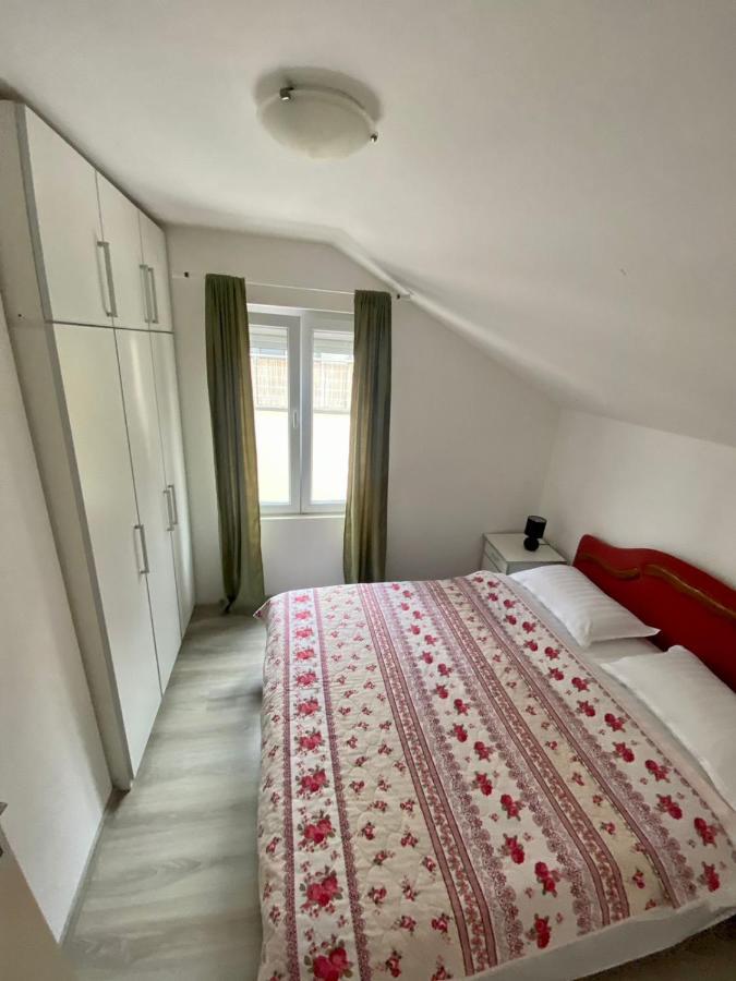 Apartments Kuc Тиват Экстерьер фото