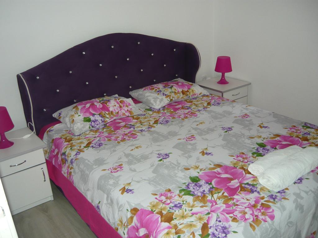 Apartments Kuc Тиват Экстерьер фото