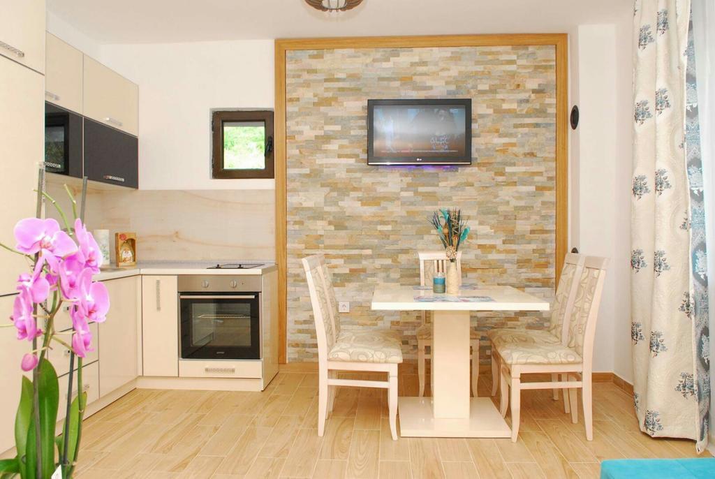 Apartments Kuc Тиват Экстерьер фото