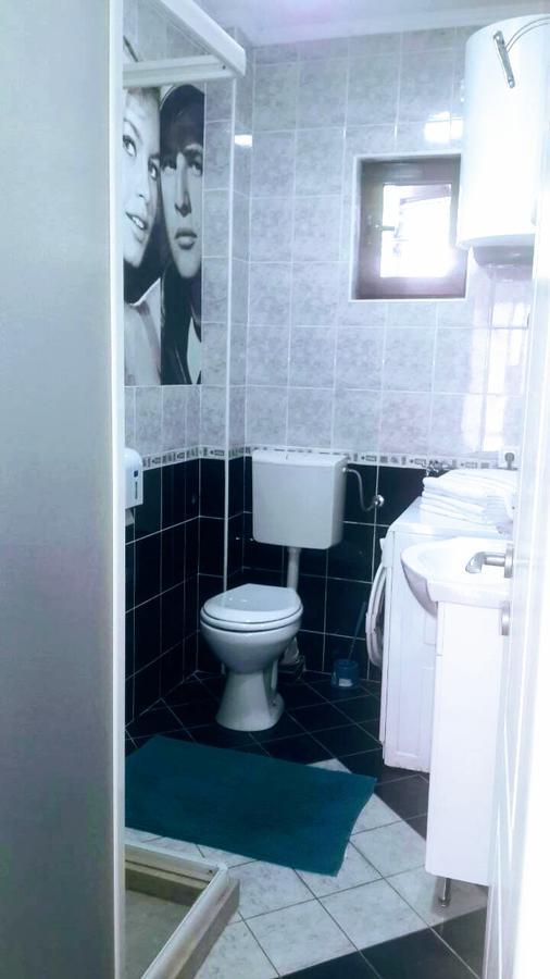 Apartments Kuc Тиват Экстерьер фото